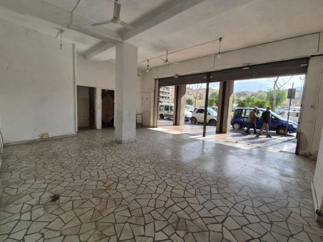 negozio in vendita a Roma in zona Tuscolano