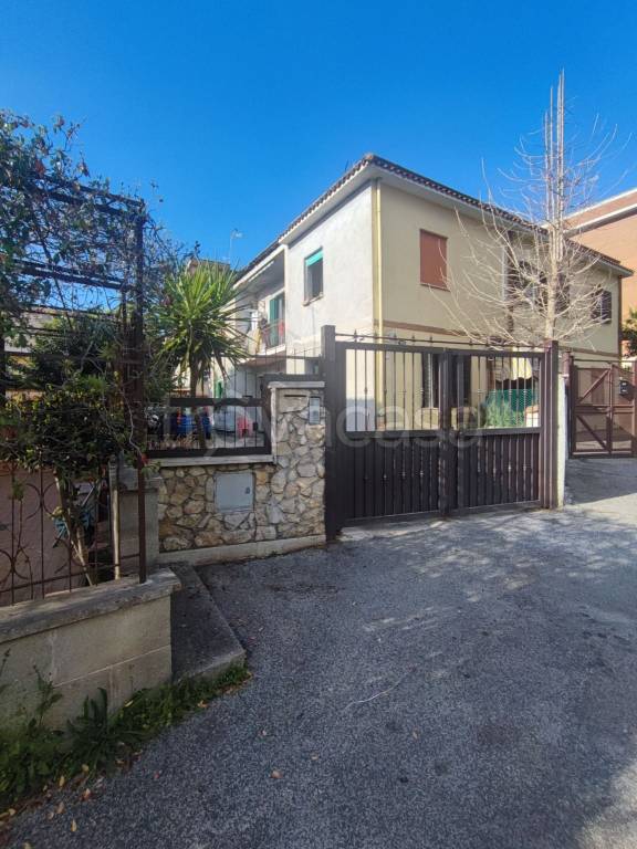 casa indipendente in vendita a Roma in zona Labaro