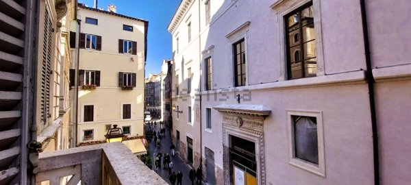 appartamento in vendita a Roma in zona Parione/Sant'Eustachio