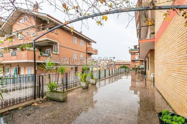 appartamento in vendita a Roma in zona Finocchio