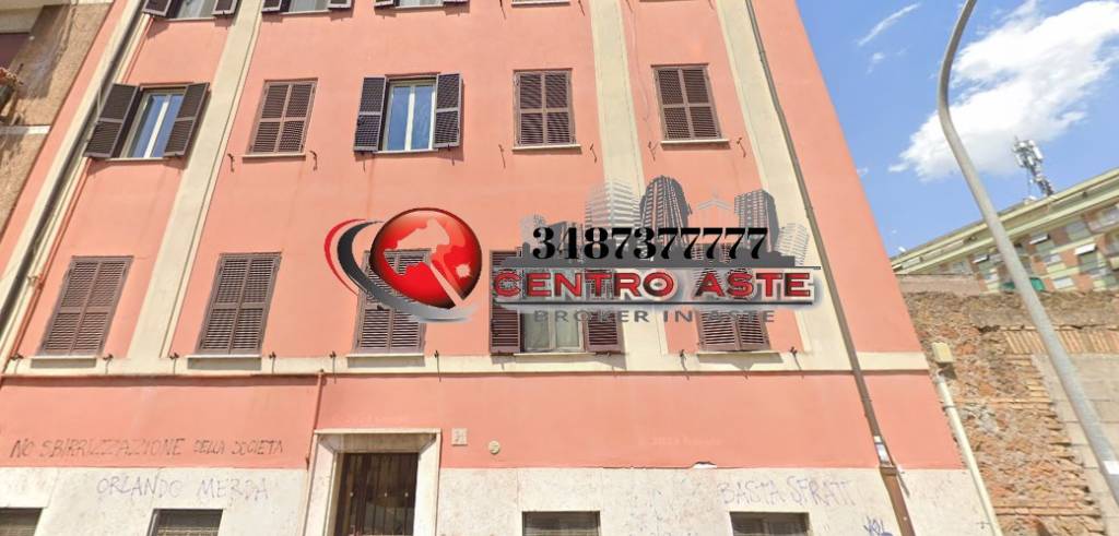 appartamento in vendita a Roma in zona Tuscolano