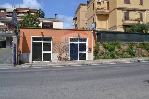 locale commerciale in vendita a Roma in zona La Pisana