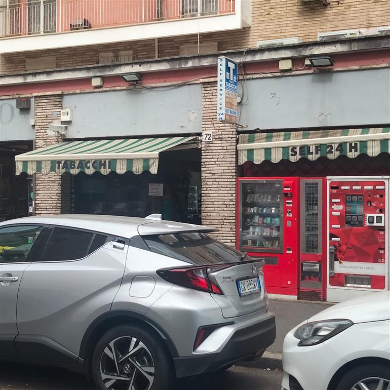 negozio in vendita a Roma in zona Ostiense