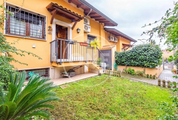 casa indipendente in vendita a Roma in zona Tor Bella Monaca
