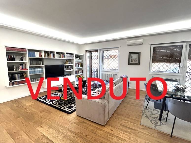 appartamento in vendita a Roma in zona Ardeatino