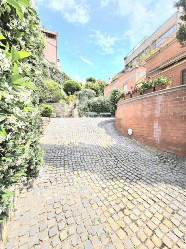 appartamento in vendita a Roma in zona Prima Porta