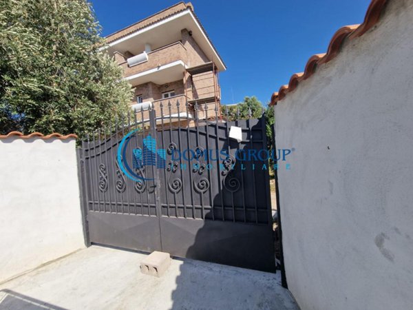 casa indipendente in vendita a Roma in zona Massimina/Casal Lumbroso