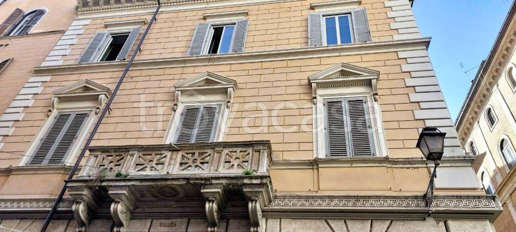 appartamento in vendita a Roma in zona Parione/Sant'Eustachio
