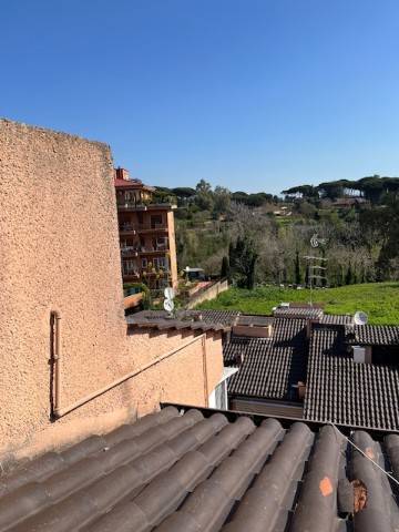 mansarda in vendita a Roma in zona Tomba di Nerone