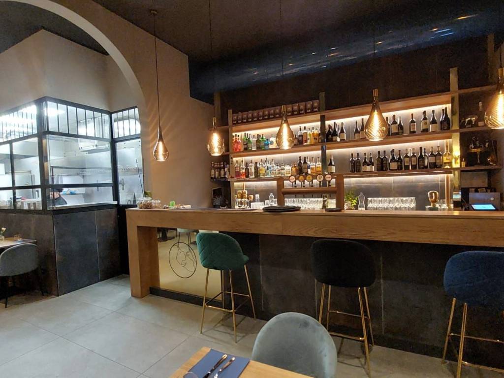 negozio in vendita a Roma in zona Appio Latino