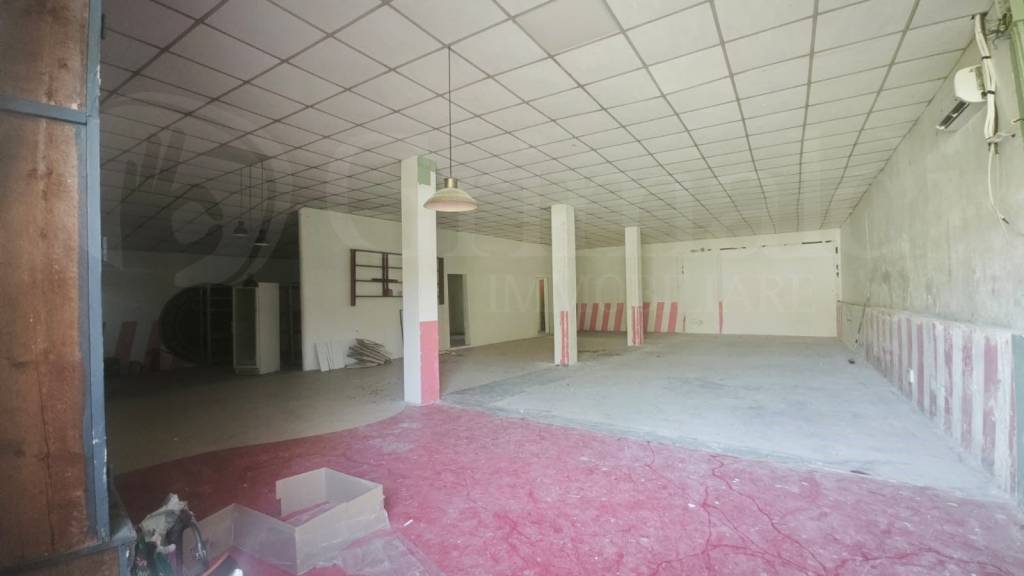 negozio in vendita a Roma in zona Portuense