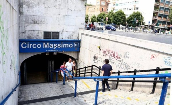 negozio in vendita a Roma in zona San Saba - Ripa