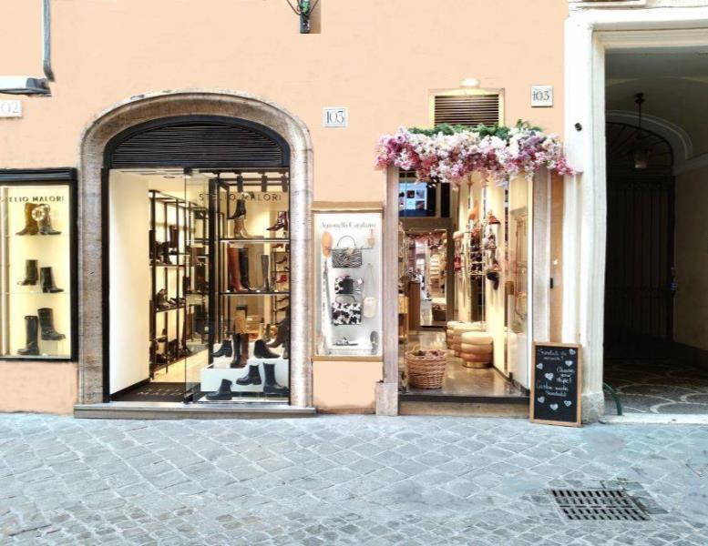 negozio in vendita a Roma in zona Trevi-Colonna