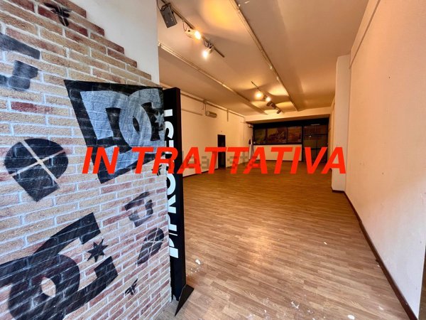locale commerciale in vendita a Roma in zona Dragoncello