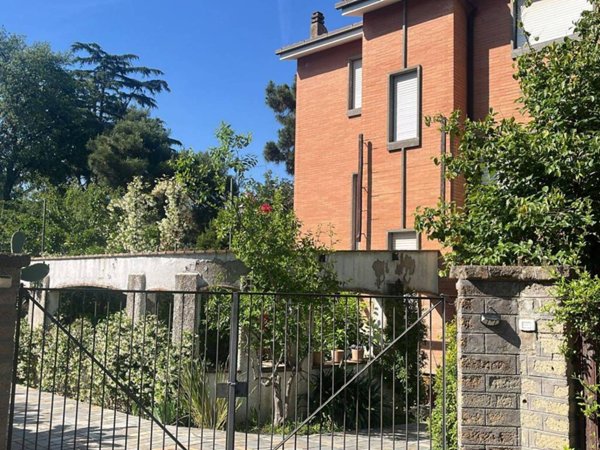 casa indipendente in vendita a Roma in zona Axa