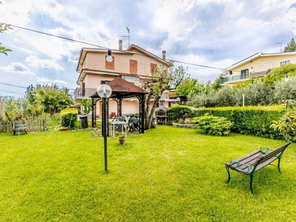 casa indipendente in vendita a Roma in zona Borghesiana