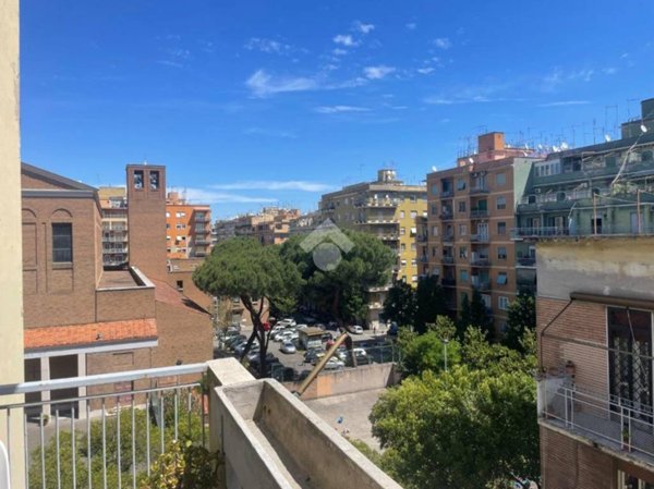 appartamento in vendita a Roma in zona Ostiense