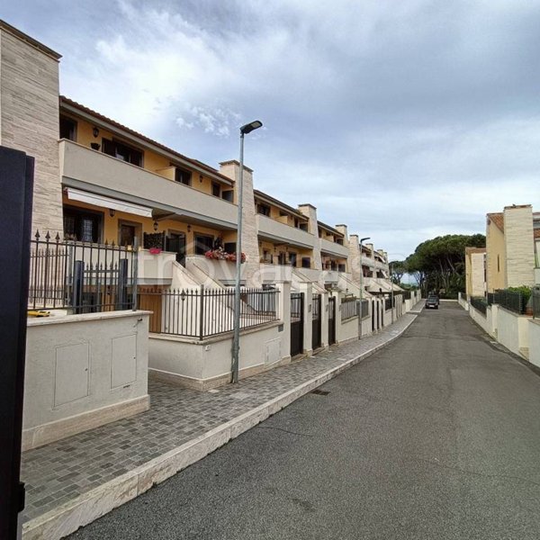 appartamento in vendita a Roma in zona Valle Muricana