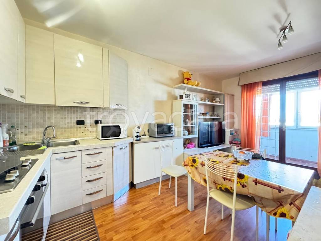 appartamento in vendita a Roma in zona Colle del Sole
