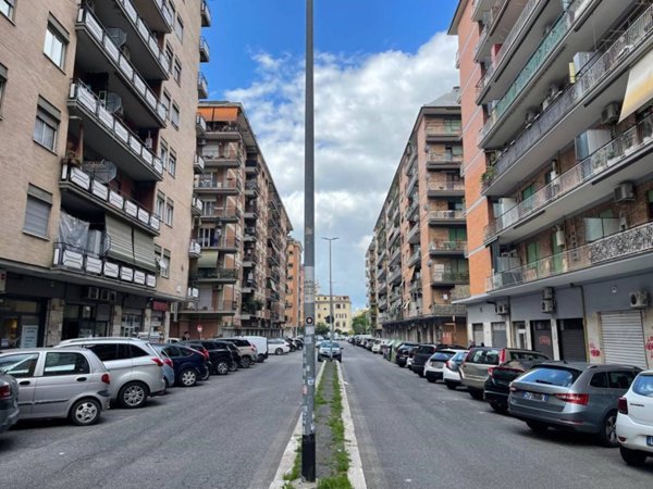 appartamento in vendita a Roma in zona Cinecittà