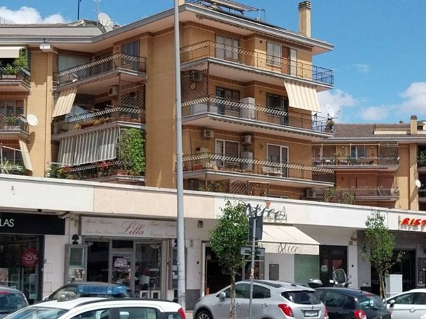 negozio in vendita a Roma in zona Portuense