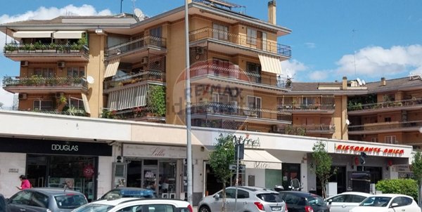 negozio in vendita a Roma in zona Portuense