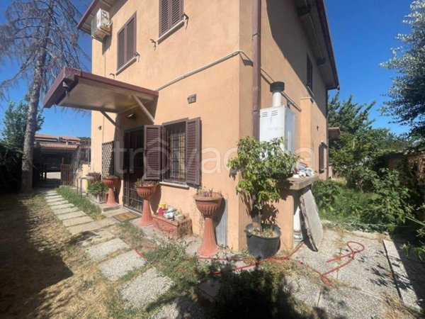casa indipendente in vendita a Roma in zona Pantan Monastero