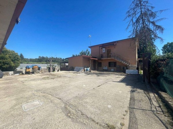 casa indipendente in vendita a Roma in zona Pantan Monastero