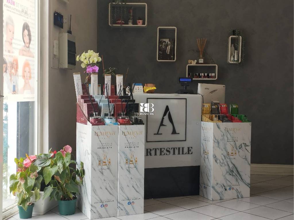 negozio in vendita a Roma in zona Acilia