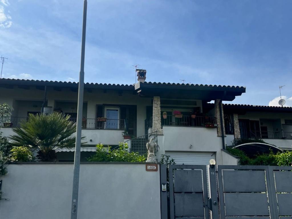 casa indipendente in vendita a Roma in zona Massimina/Casal Lumbroso