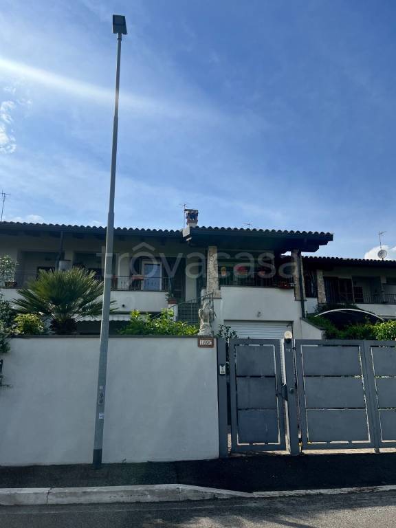 casa indipendente in vendita a Roma in zona Massimina/Casal Lumbroso