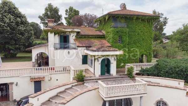 casa indipendente in vendita a Roma in zona Tomba di Nerone
