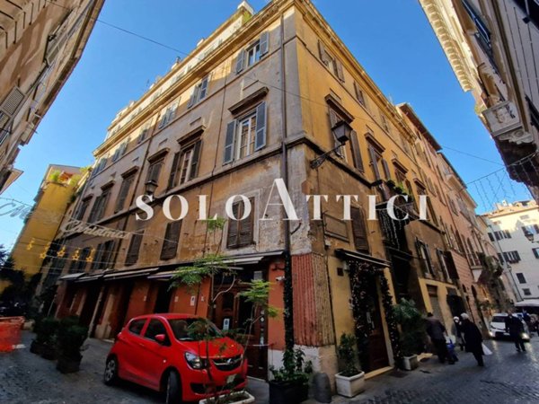 appartamento in vendita a Roma in zona Parione/Sant'Eustachio