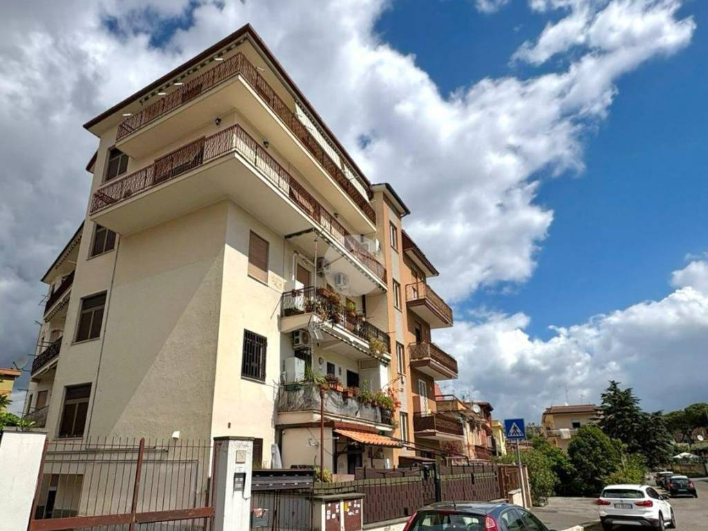 appartamento in vendita a Roma in zona Torre Maura