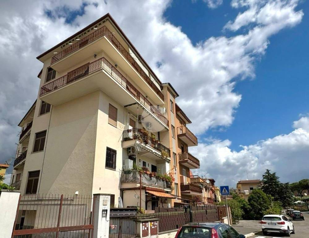appartamento in vendita a Roma in zona Torre Maura