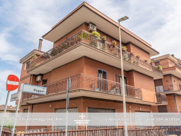 negozio in vendita a Roma in zona Prenestino-Centocelle