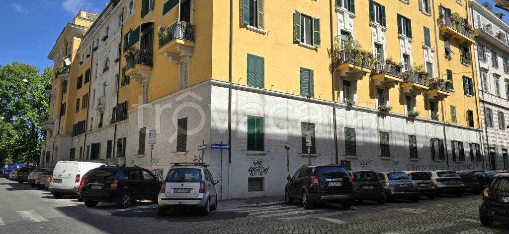 locale commerciale in vendita a Roma in zona Testaccio