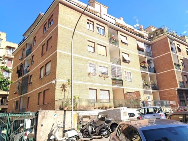 appartamento in vendita a Roma in zona Ostiense