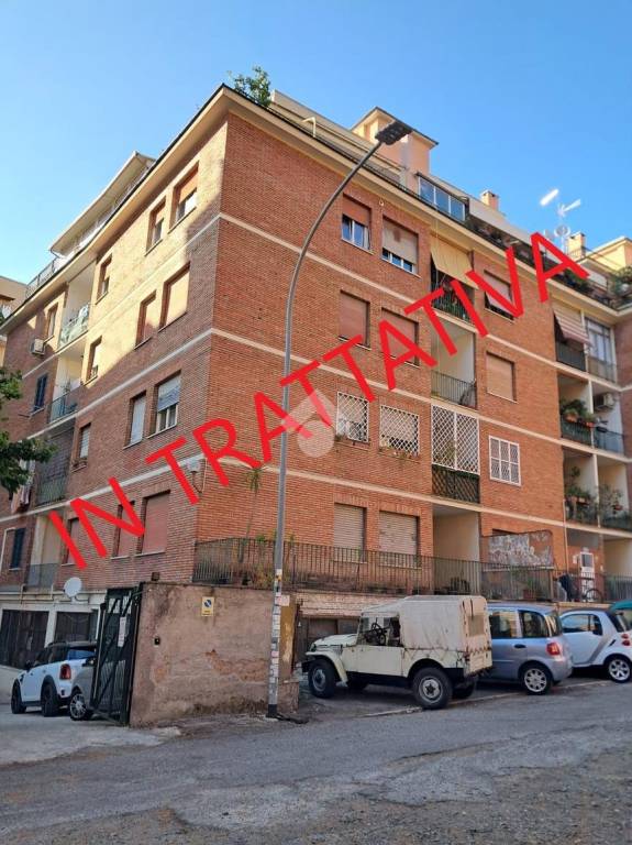 appartamento in vendita a Roma in zona Ostiense