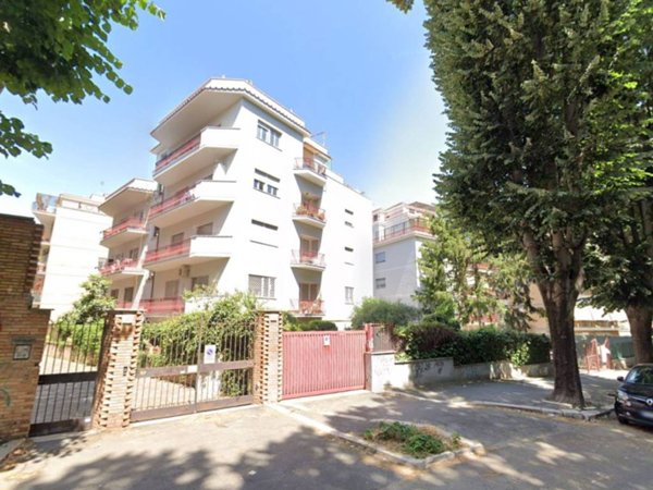 appartamento in vendita a Roma in zona Giuliano Dalmata