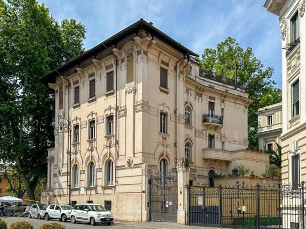 ufficio in vendita a Roma in zona Centro Storico
