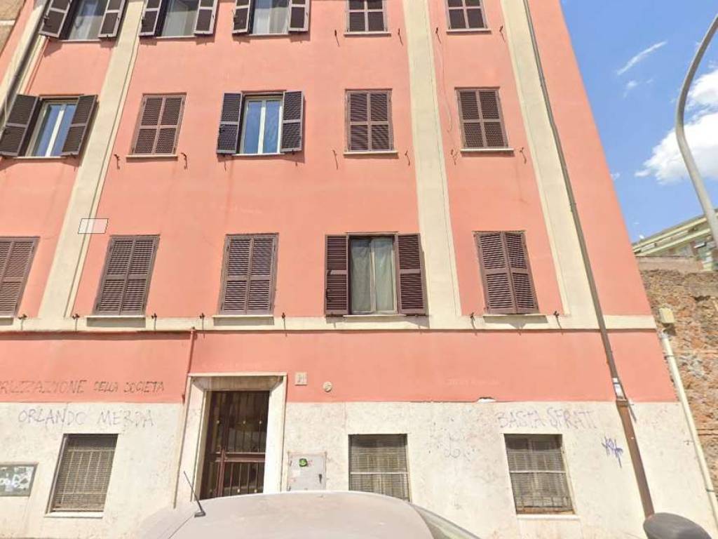 appartamento in vendita a Roma in zona Tuscolano