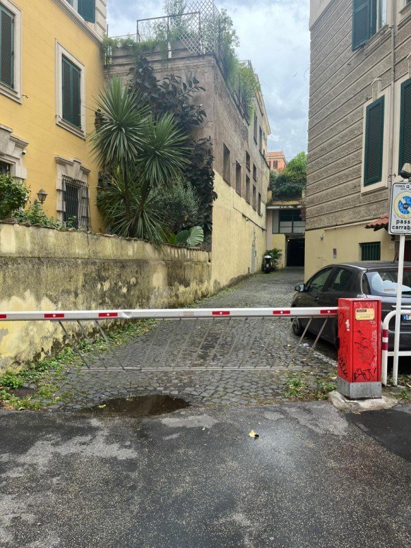 negozio in vendita a Roma in zona Trastevere