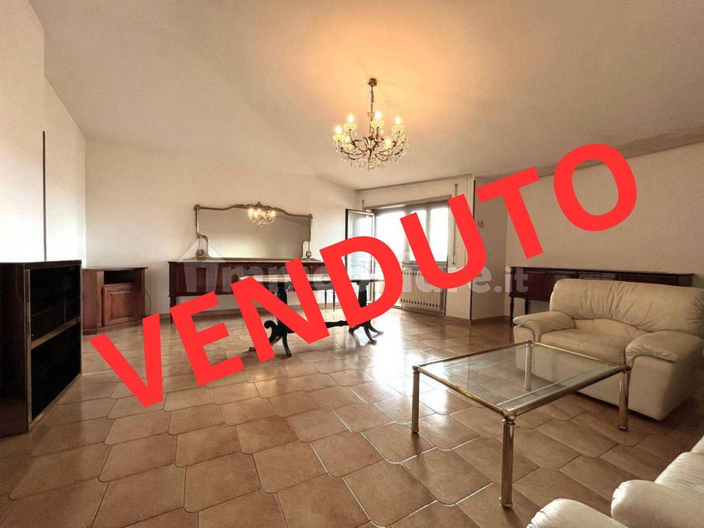 appartamento in vendita a Roma in zona Pantan Monastero