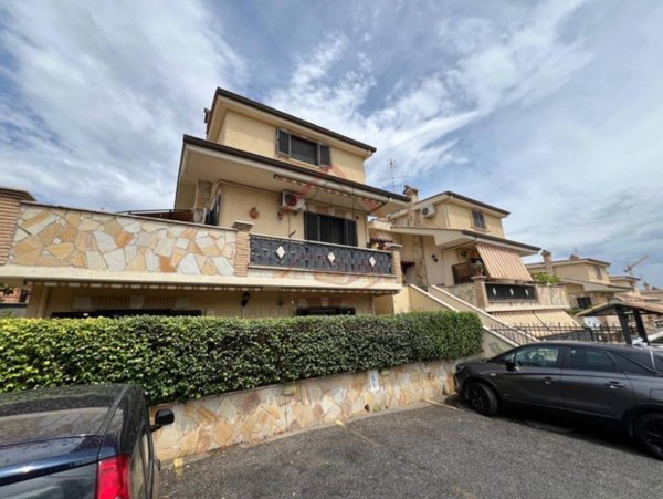 appartamento in vendita a Roma in zona Lunghezza
