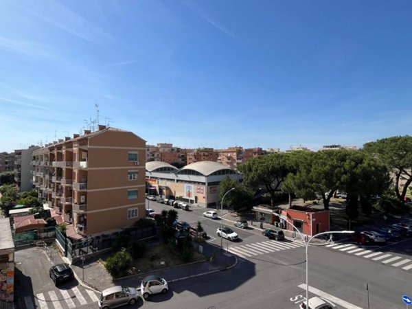 appartamento in vendita a Roma in zona Ostiense