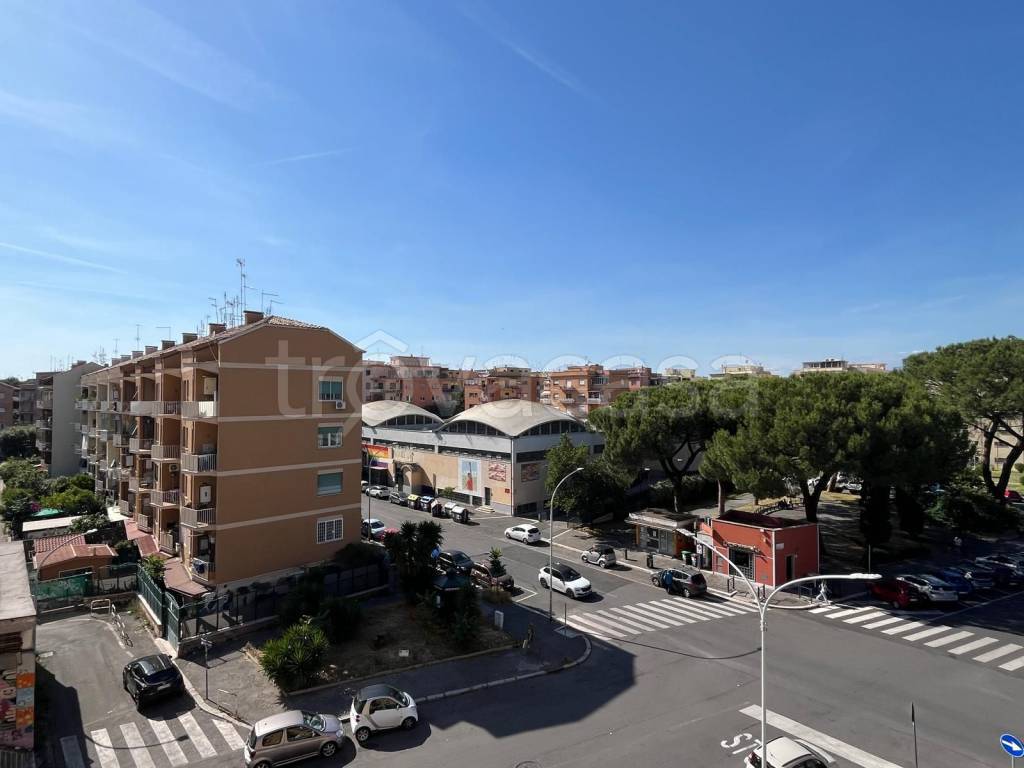 appartamento in vendita a Roma in zona Ostiense