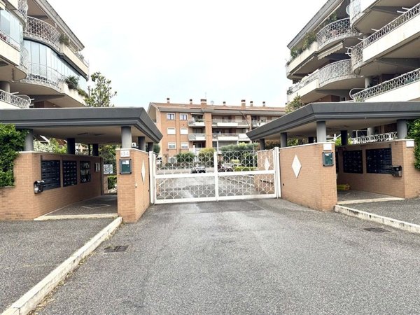 appartamento in vendita a Roma in zona EUR