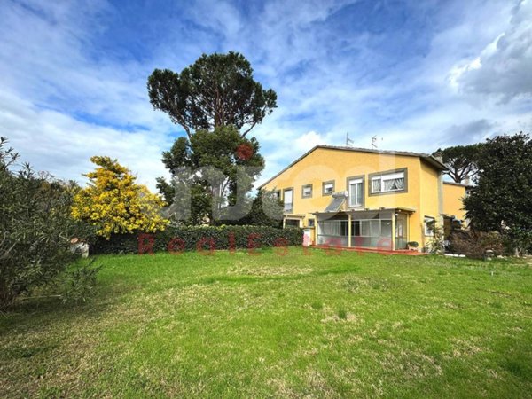 casa indipendente in vendita a Roma in zona Casal Palocco