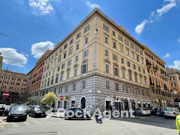 appartamento in vendita a Roma in zona Esquilino